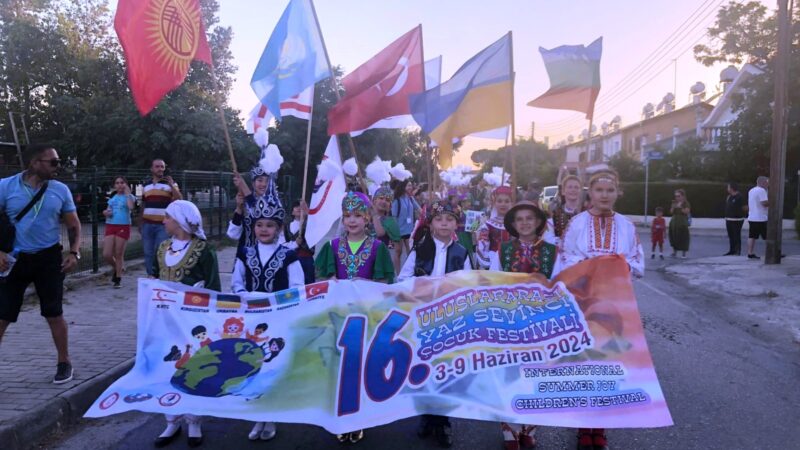 FOGEM’in 16. Uluslararası Yaz Sevinci Çocuk Festivali’nin açılış gösterileri dün akşam yapıldı