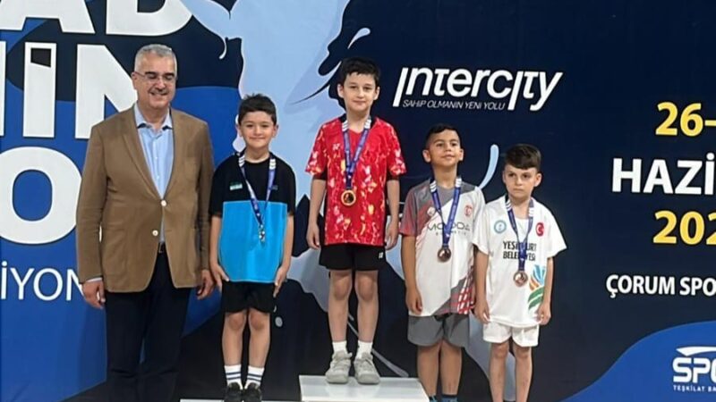 Minik  badmintonculardan başarı