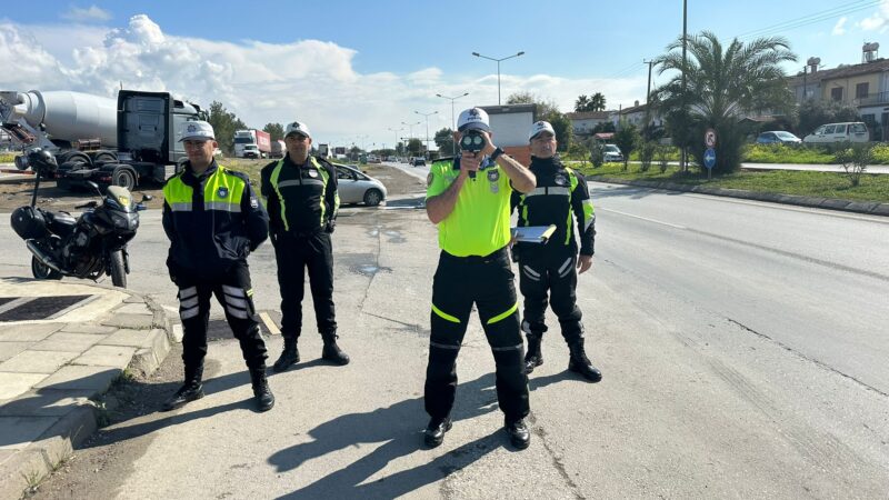 Trafikte denetim. 461 sürücü rapor, 51 araçsa trafikten men edildi